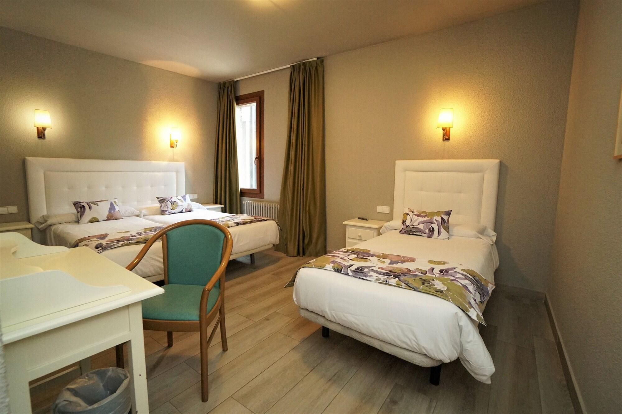 Hotel El Pradet à El Serrat Extérieur photo